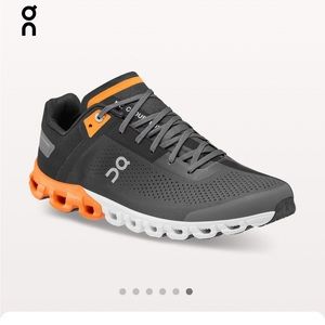 BRAND NEW On Cloudflow shoes in Black|Turmeric Size 11.5